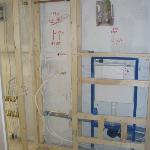 Alakerran seinä wc-istuimen ja runko-,putki- ja sähkötyö vaiheita 16.3.2009.