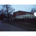 Aidat,varasto ja katos valmiina.Lisätyöt jatkuvat keväällä 2010.