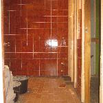 Kylpyhuone ja sauna ennen.