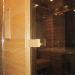 Kylpyhuone ja sauna nyt.