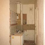 Keittiö olohuone purkujälkien tasoitukset asiakkaan toimien jälkeen.