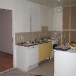 Keittiön muutos aloitettu 2009 uudella oviaukolla.Tekniikka ja kaapistoasenukset 2010.