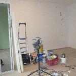 Pintaremontti pintavahvikekangas seiniin ja maalaukset alku.