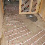 Lattialämmitys ja virheelliset sekä vioittuneet rakenneosat korjattu.