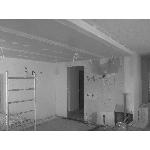 Keittiön katon levytys ja nauhoitukset maalausta varten.